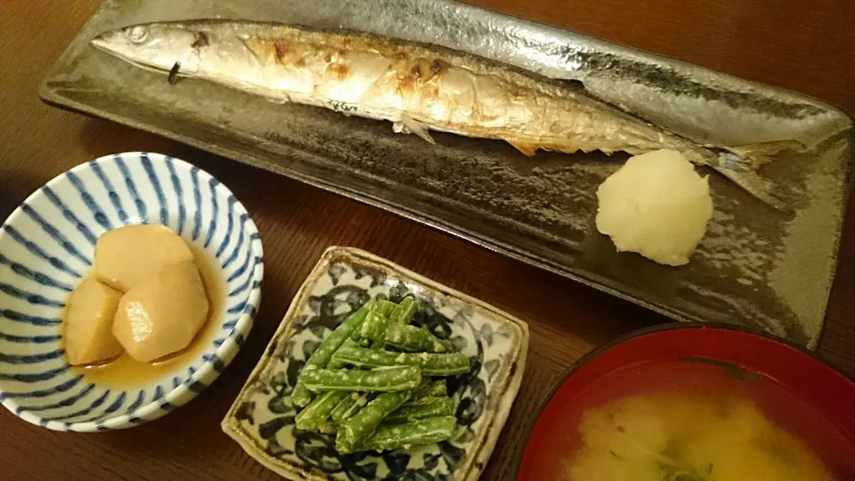 秋刀魚の塩焼き、お味噌汁、いんげんの胡麻マヨ和え、里芋の煮物|アンジェさん