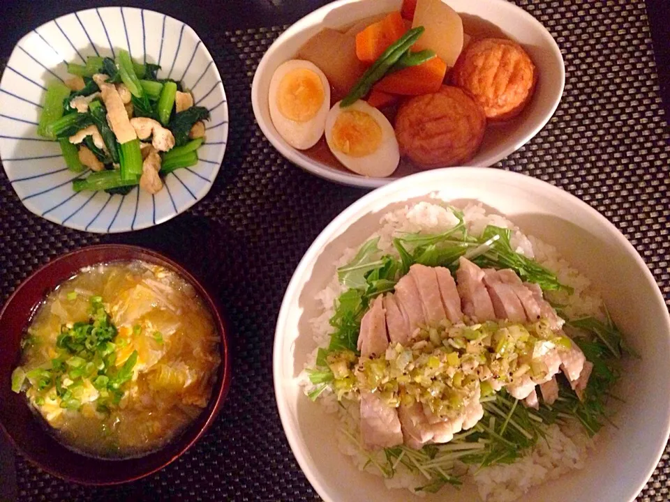 蒸し鶏ネギ塩タレ丼、エノキと白菜の鶏スープ、小松菜と揚げのおひたし、魚河岸揚げの煮物|ayumiさん