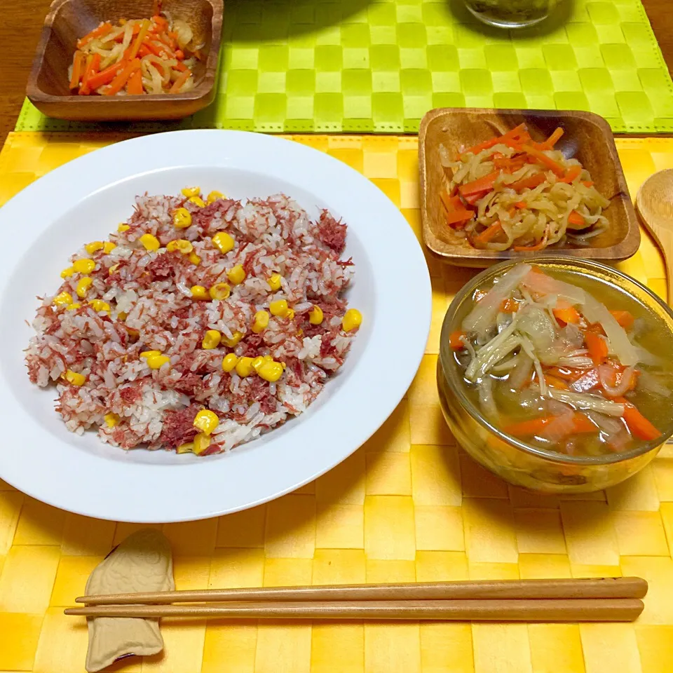 Snapdishの料理写真:切り干し大根の煮物、キノコと野菜の食べるスープ、ビーフピラフ|舐め子さん