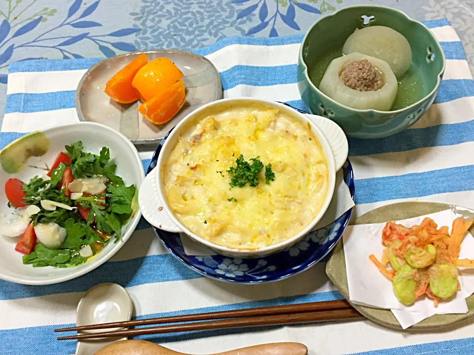 マカロニグラタン  今日の晩ご飯  射込み蕪  空豆と桜海老かき揚げ  春菊とカブのサラダ|ようこさん