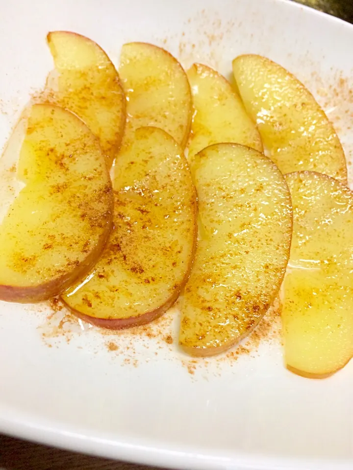 Snapdishの料理写真:ココナッツオイルで焼き林檎🍎|Kiiさん