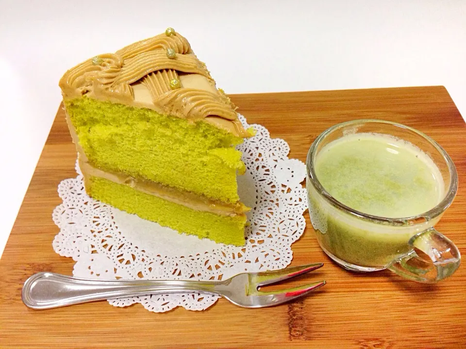 Gula Melaka pandan cake from Cedele, home made matcha latte|coxiella24さん