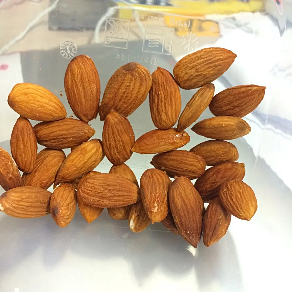 almonds|Zoe Teohさん