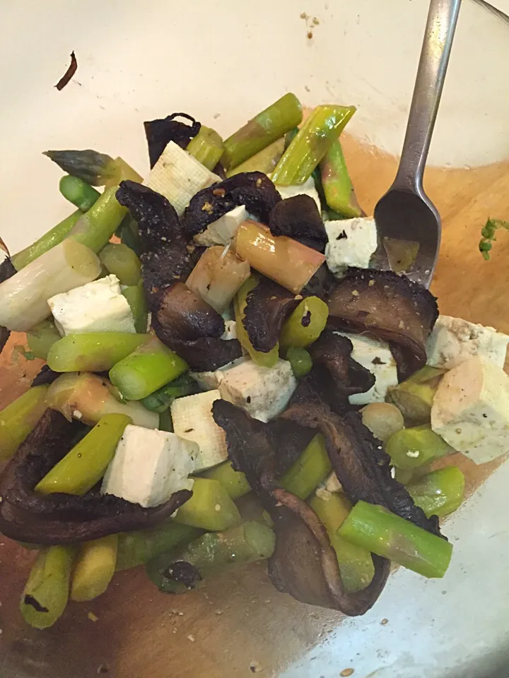 Steamed asparagus with tofu and portabello mushrooms in a miso coconut turmeric sauce|georgianaさん