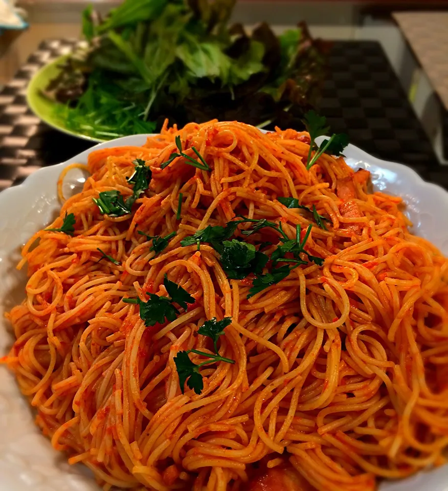 フランス人マリーのベーコンとトマトソースのパスタ|志野さん