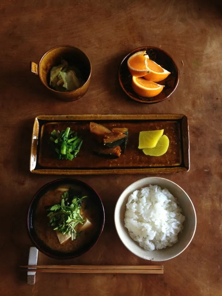 茶色の器で朝ごはん。|ツルさん