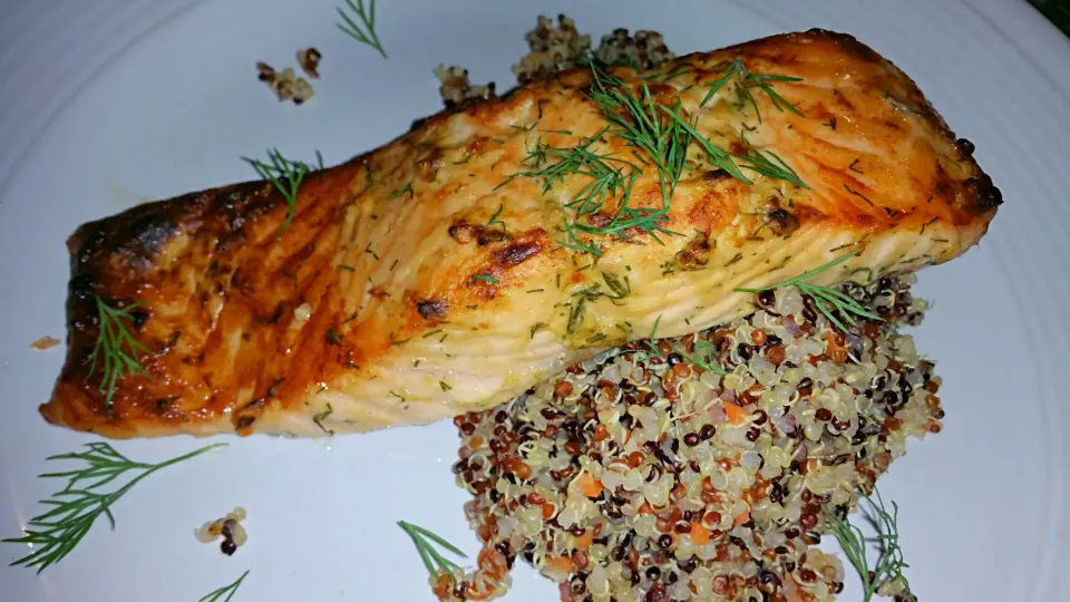 Cedar plank salmon over quinoa|Zachary Etheridgeさん