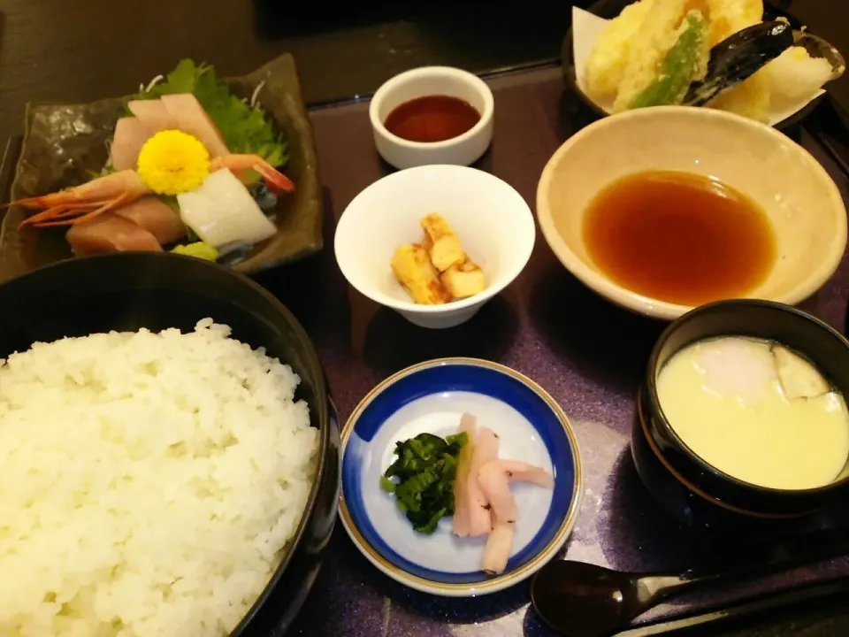 Snapdishの料理写真:きとら定食|Yuichi Sakaiさん