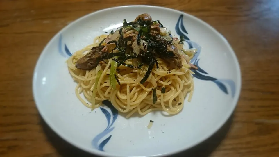 Snapdishの料理写真:牡蠣の薫製と白菜の和風パスタ|じゃみさん