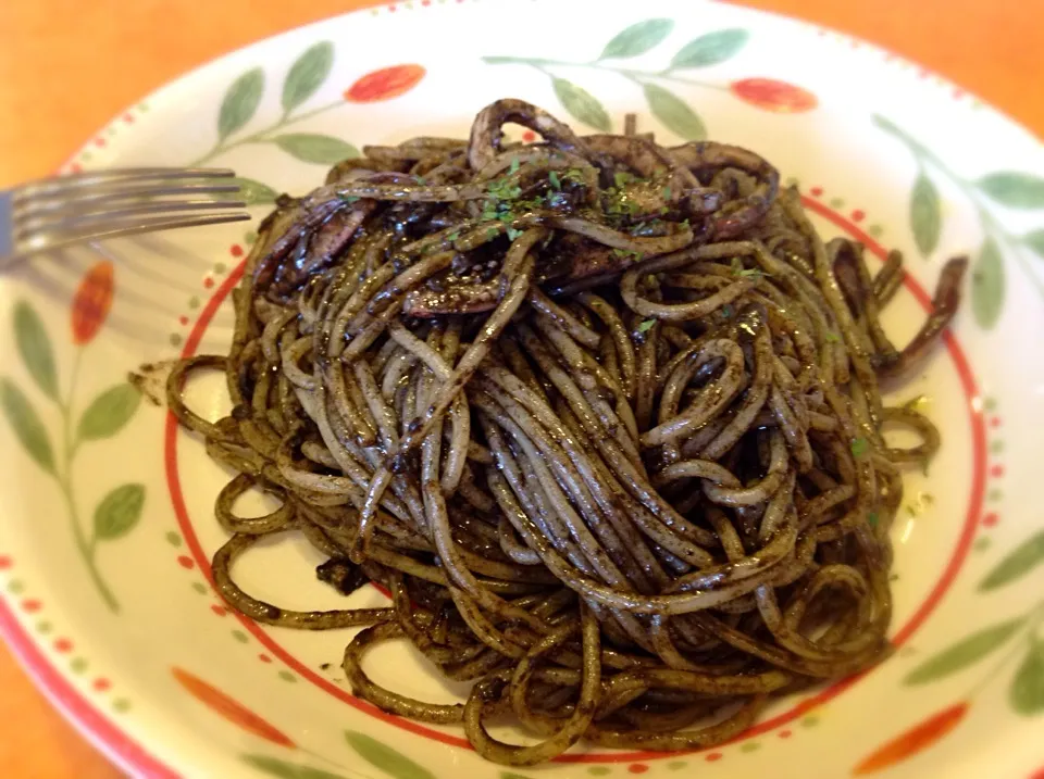 Snapdishの料理写真:イカスミのパスタ🍝@サイゼ😋|アライさんさん