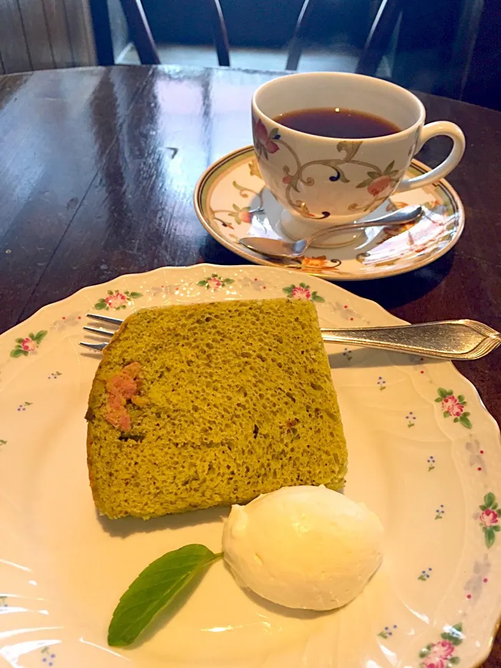 桜シフォンケーキと樹の花ブレンドのセット|流線形さん