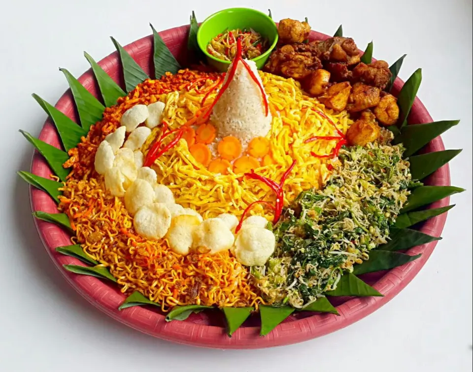 Tumpeng set meal|Hariadiさん