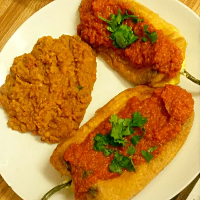 Snapdishの料理写真:Chile Relleno Stuffed with Monterey Jack cheese. Spicy Red Chili Sauce and Chorizo Refried Beans.😋|Mariafit4life🇺🇲🪶🦅さん