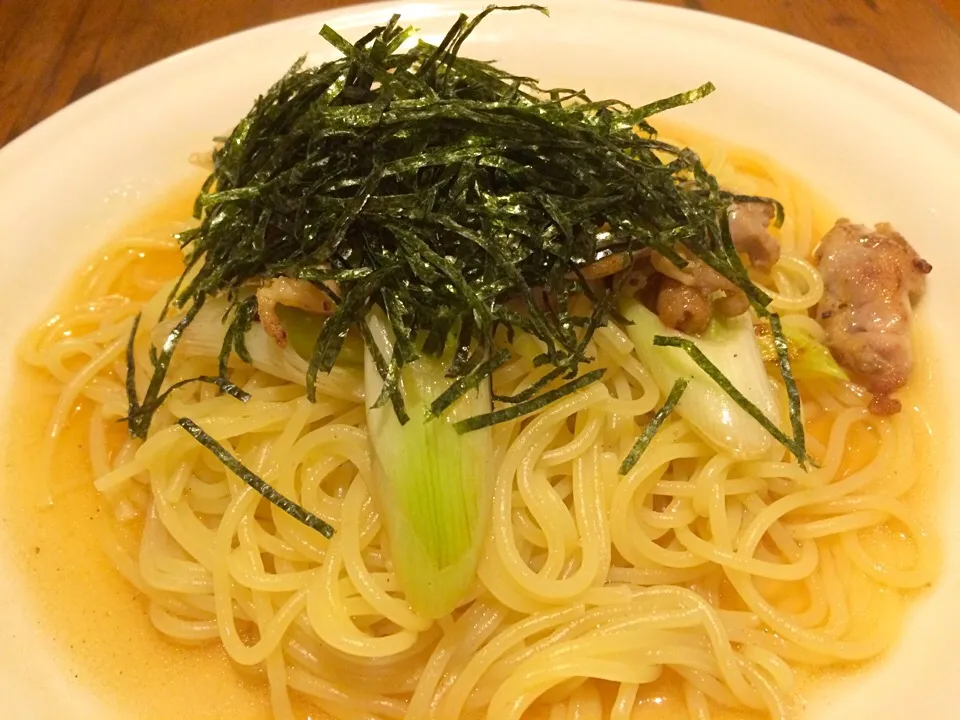 Snapdishの料理写真:若鶏と白ねぎの醤油味|ryokokumaさん