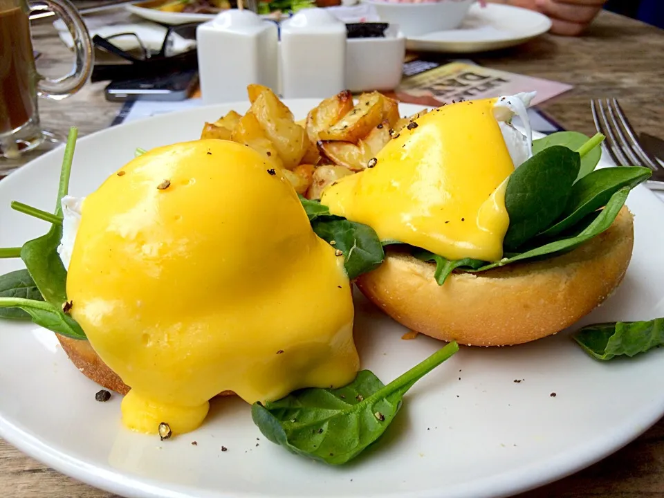 Snapdishの料理写真:Egg Florentine|FuzzY LiNaさん