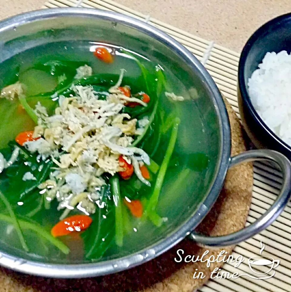 Spinach in chicken broth with air dried silver fish n wolfberries|Chua Jeanさん