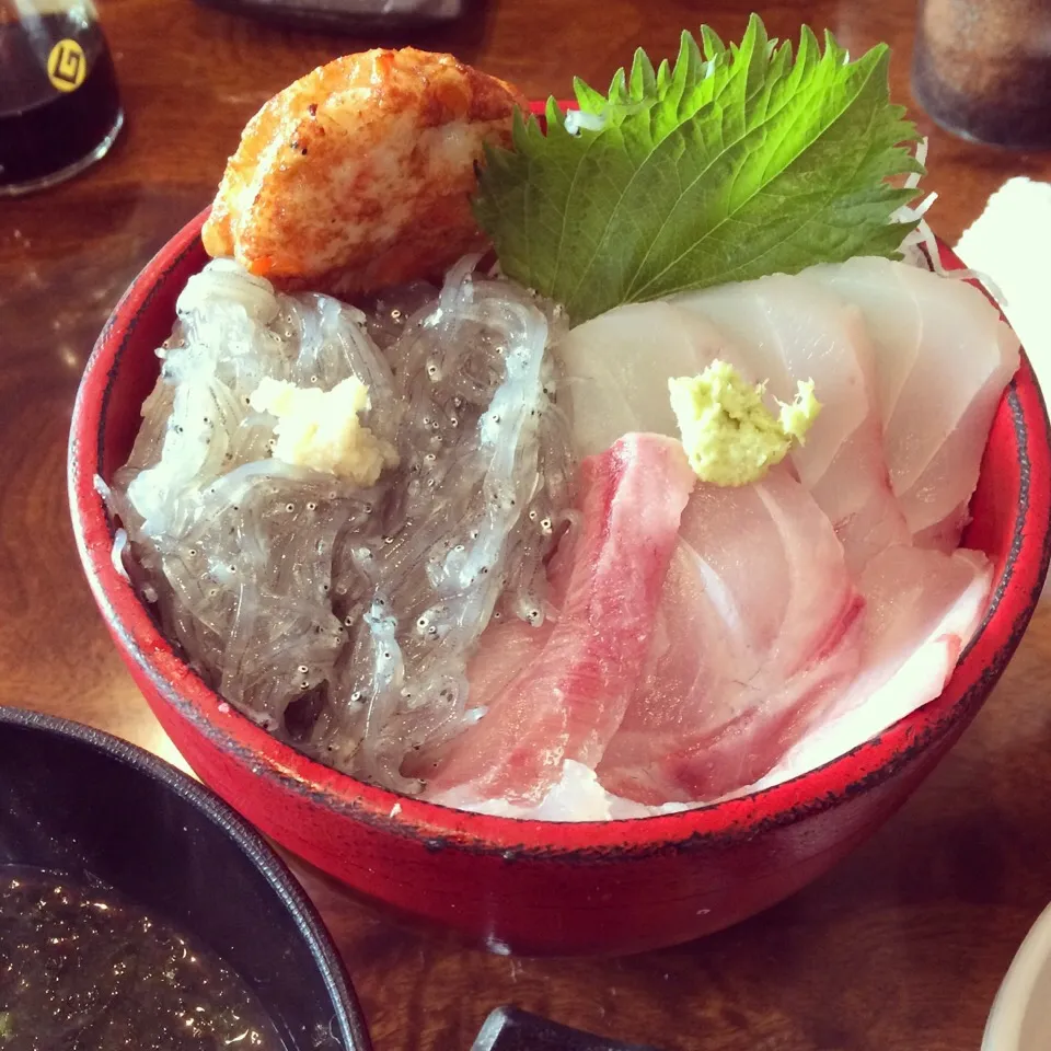 生しらす・地魚丼♪|Atsuko  Oshimaさん