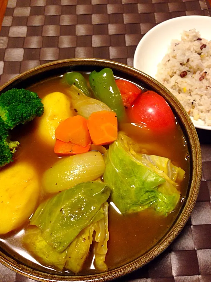 具は野菜だけ な  スープカレー 「まれ」の父さん何処行ったんだよー‼︎な週末晩ご飯|あっこぷーさん