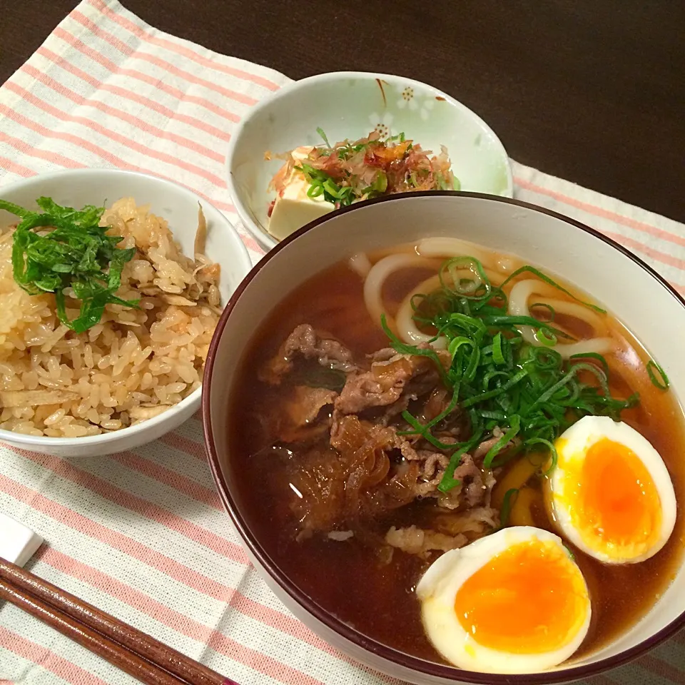 Snapdishの料理写真:肉うどん/ごぼうの炊き込み御飯/冷奴|ゆきてぃさん