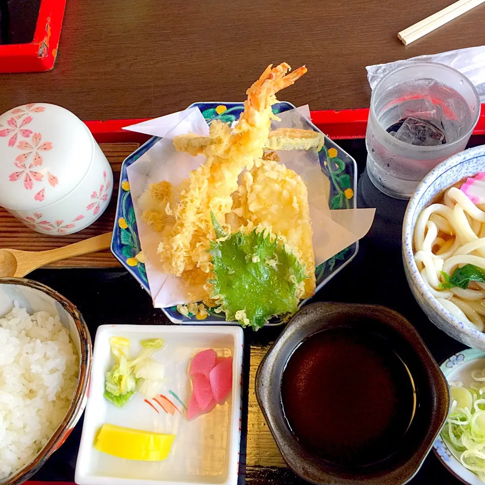 Snapdishの料理写真:天ぷらうどん定食|MEGUMIさん