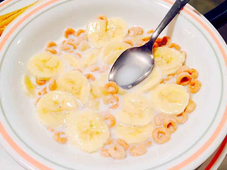 Cheerios with bananas :D|KHaylee09さん