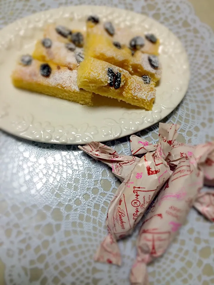 Snapdishの料理写真:sakurakoさんの料理 パン・ドゥ・ジェーヌ～パリの焼き菓子～|まぁちゃんさん