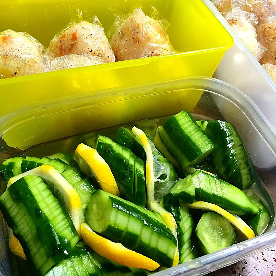 300投稿🍋 〜バーベキューの箸休め♡ キュウリのレモン酢漬け|angiee♡さん