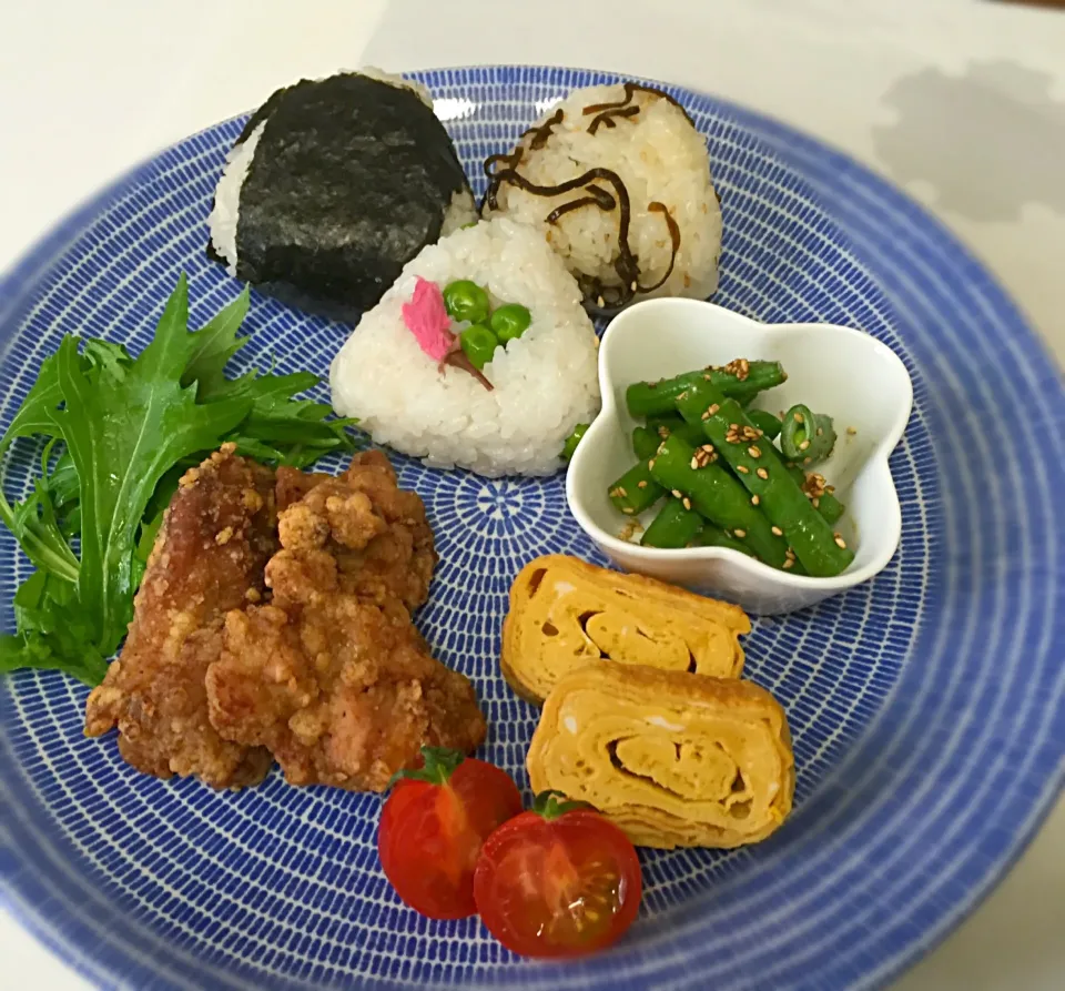 雨でサッカーの試合が中止になったので…お弁当の中身をそのままお皿に〜なお昼ご飯|Akiさん