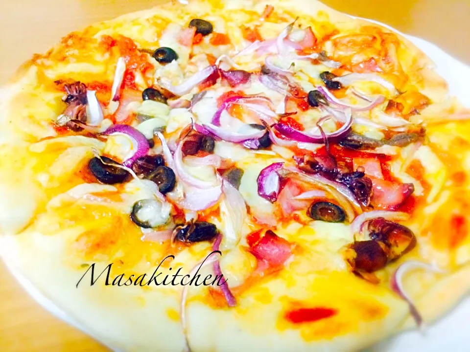 Snapdishの料理写真:Firefly squid,anchovy&bacon pizza|Masakiさん