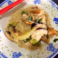 Snapdishの料理写真:Stir fried vermicelli|Estelle E YenSinさん