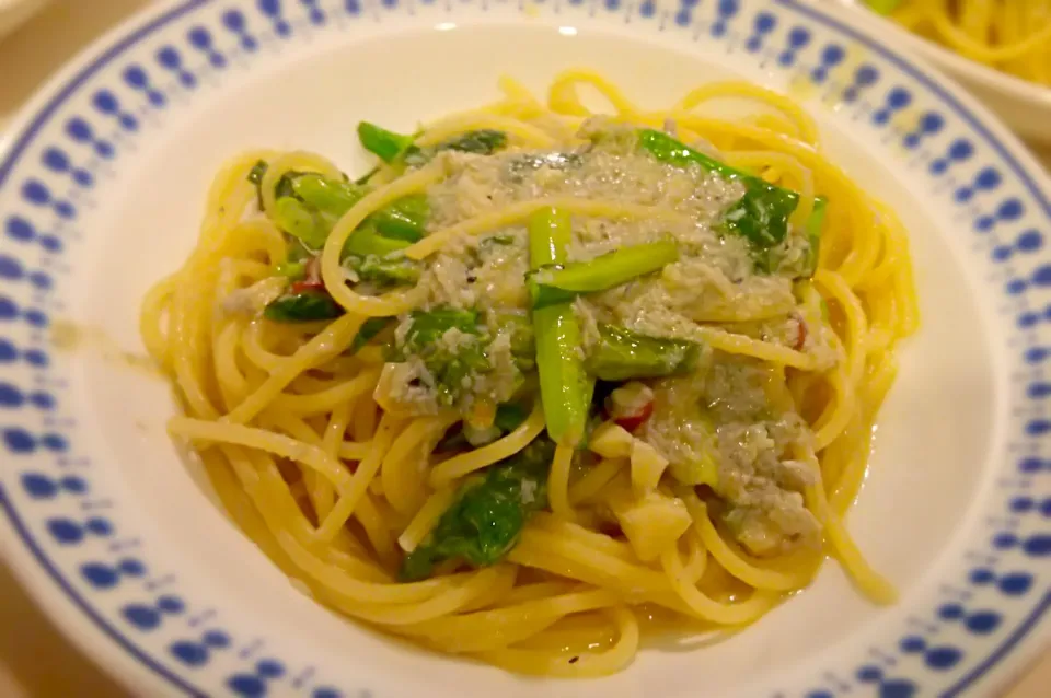 Snapdishの料理写真:【主役びっくり！のサプライズ】生しらすと春野菜のペペロンチーノ|マイシェフさん