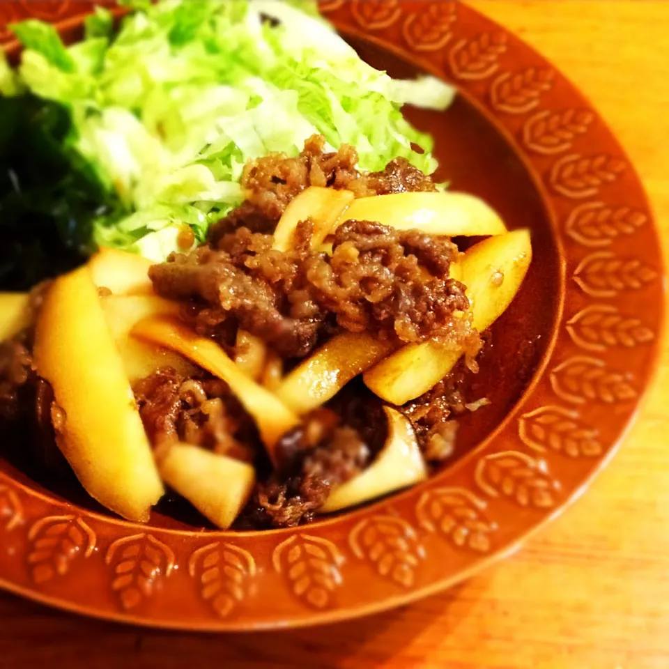 Snapdishの料理写真:4/5晩ごはん②『新じゃがと牛細切れ肉のヨシダソース焼肉』|Kenji Kinoshitaさん