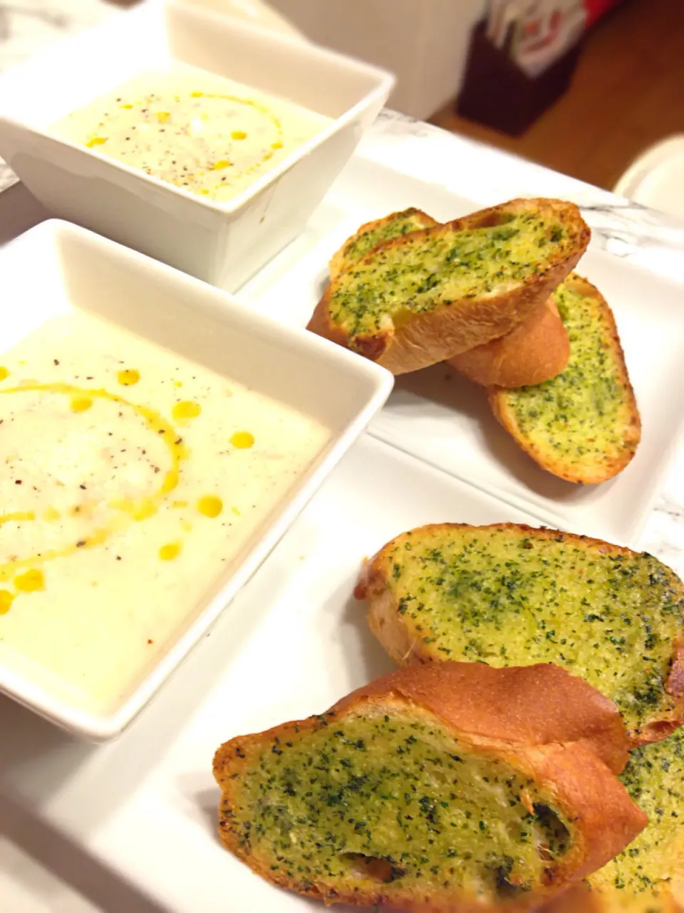 Clam chowder and garlic bread|Sayakaさん