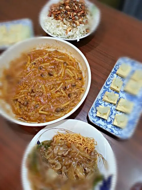 グラタン(レトルト)
だし巻き(風)
あんかけパリパリ麺
白菜サラダ|Tomoki  Murayamaさん