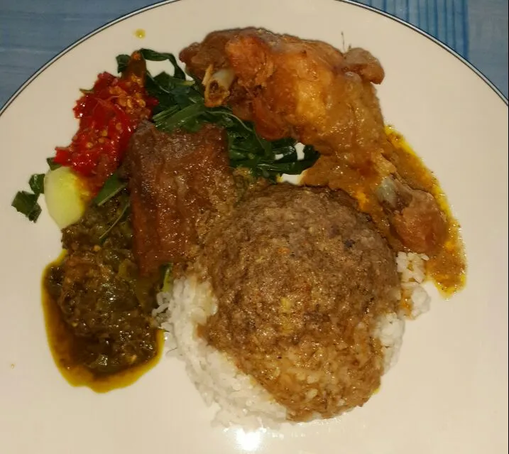 Snapdishの料理写真:Nasi Padang|Daisy Sahertianさん