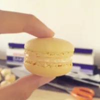 Snapdishの料理写真:Passion Fruit Macaron with Caramel Buttercream|aiko lexieさん