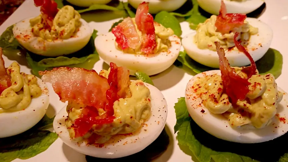 I made Avocado deviled eggs topped with bacon for our Easter brunch!  I ♡ Avocados!|Jihollandさん