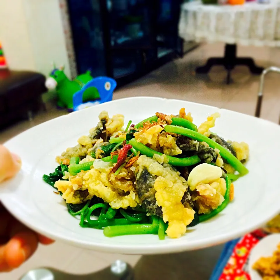 Stir fry spinach with crispy skin king of mackarel|wu lan lieさん