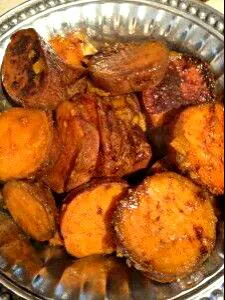 Snapdishの料理写真:My Mom's Candied Yams 🍠 #Easter Family and Friends #Dinner #Holidays/Celebrations #Vegetable #Side dish 😆|Alisha GodsglamGirl Matthewsさん