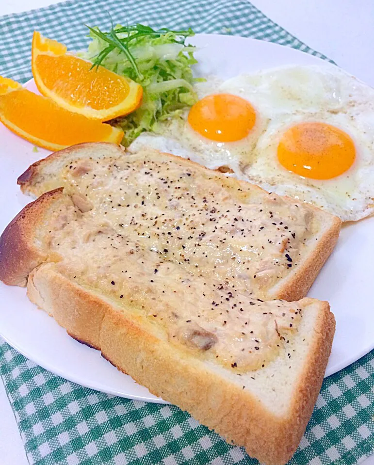 ツナマヨトーストで朝ごはん😊🍴|ゆかりさん