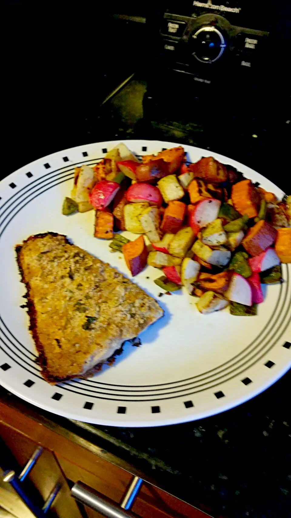 Snapdishの料理写真:#Salmon and #root vegetable salad|Ellis Hechtさん