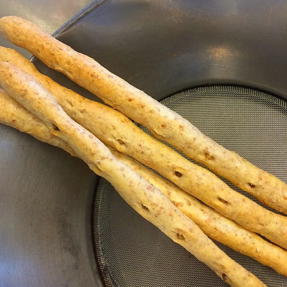 全粒粉とコリアンダーシードのプリッツ|抱大飯店さん