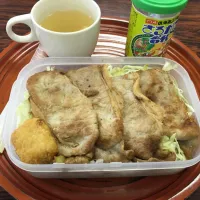 Snapdishの料理写真:生姜を入れわすれた、ただの豚丼弁当|Syunji Maruyamaさん