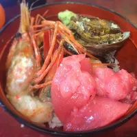 Snapdishの料理写真:つきじ米花 海鮮丼！|MaikoMさん