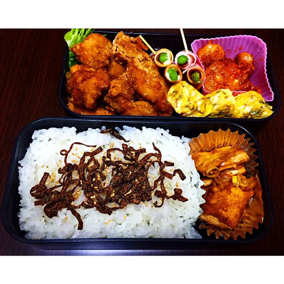 2015.4.6♡お弁当🍱
＊しその卵焼き
＊唐揚げ
＊海老のケチャップソース
＊アスパラのハム巻き
＊豆腐ステーキ
＊ピリ辛さざなみご飯( ´ ` )♡|kina8さん