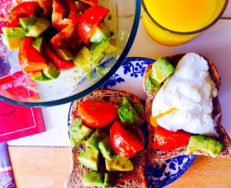 tomato, avocado and poached egg on toasts|Setsuさん