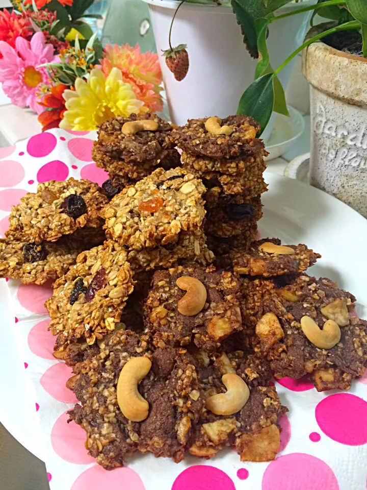 btnonさんの料理 材料二つとちょっとのクッキー🍪チョコバナナッツ&フルーツミューズリーで😋|ゆりねかふぇさん