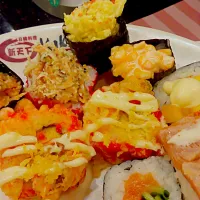 sushi madness. #mondaysmustbe #ivyeatingthis|Ivy Parane Tejeroさん