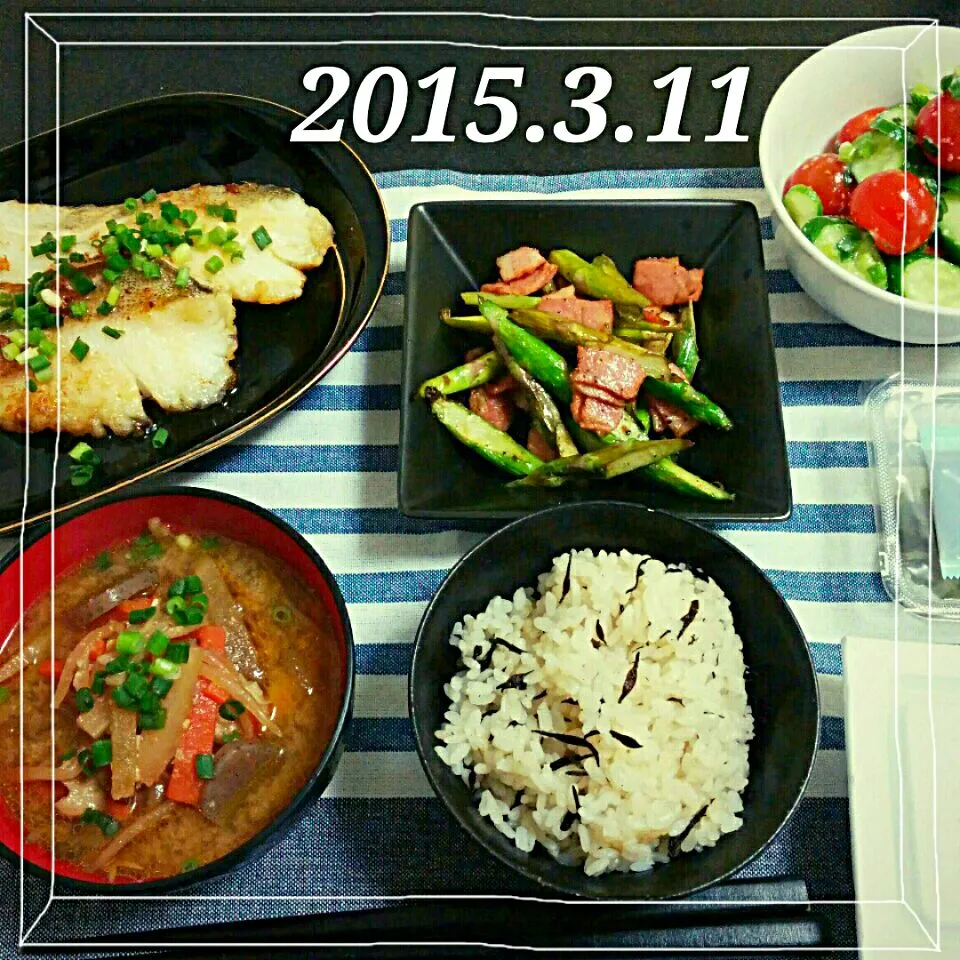 Snapdishの料理写真:✡鱈のバター醤油焼き✡アスパラベーコン✡きゅうりとトマトの塩麹合え✡豚汁✡ひじきご飯|もこハムさん