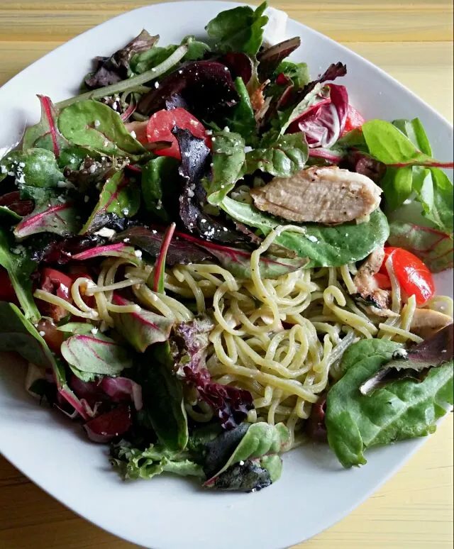 Greek grilled chicken #salad with spinach pasta|Jessica Wallin Bowmanさん